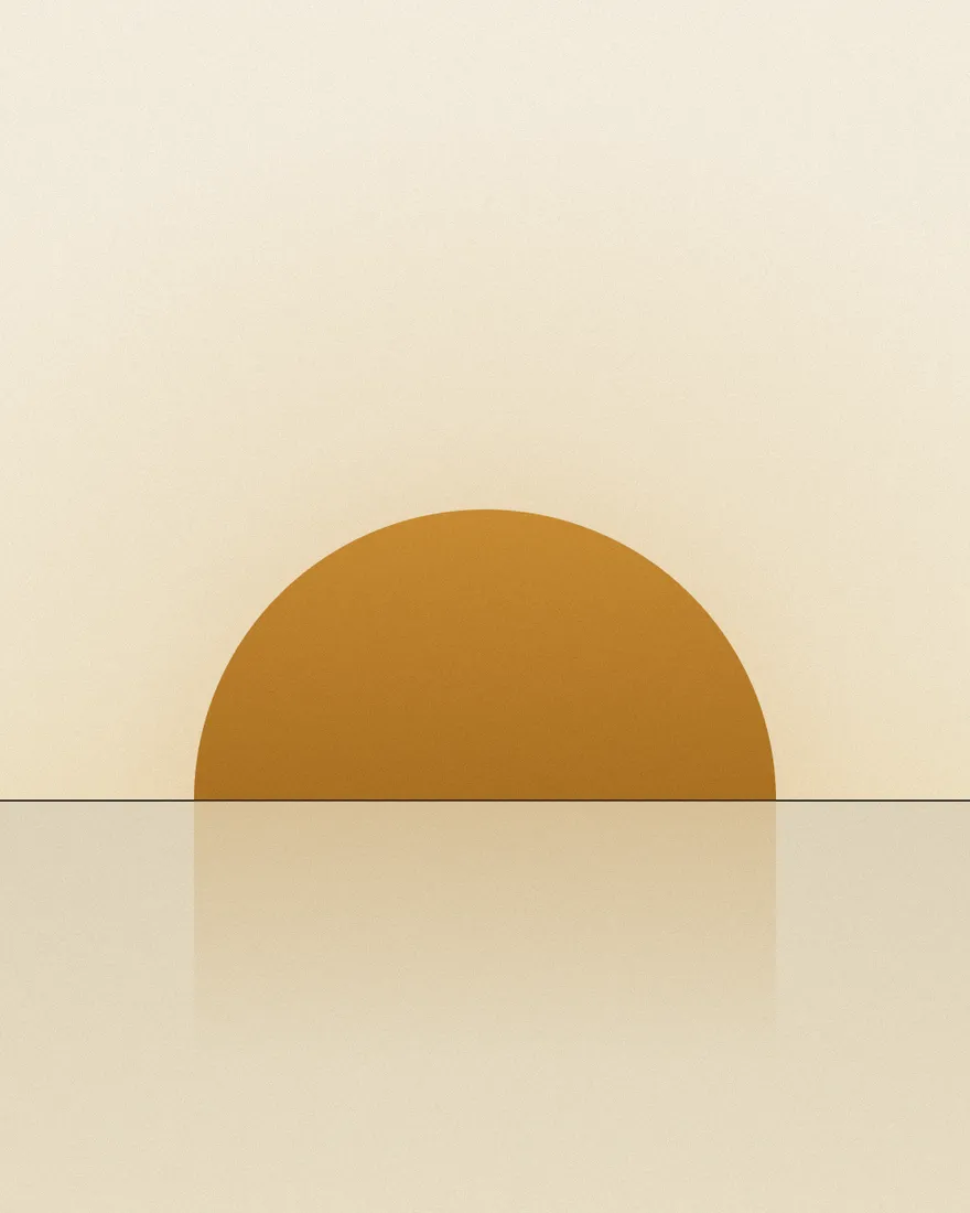 Sol âmbar nascendo sobre a linha do horizonte — sistema Solar